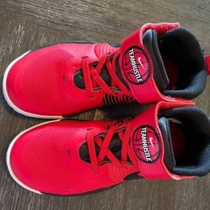 Boys like new, red Teamhustle Nikes